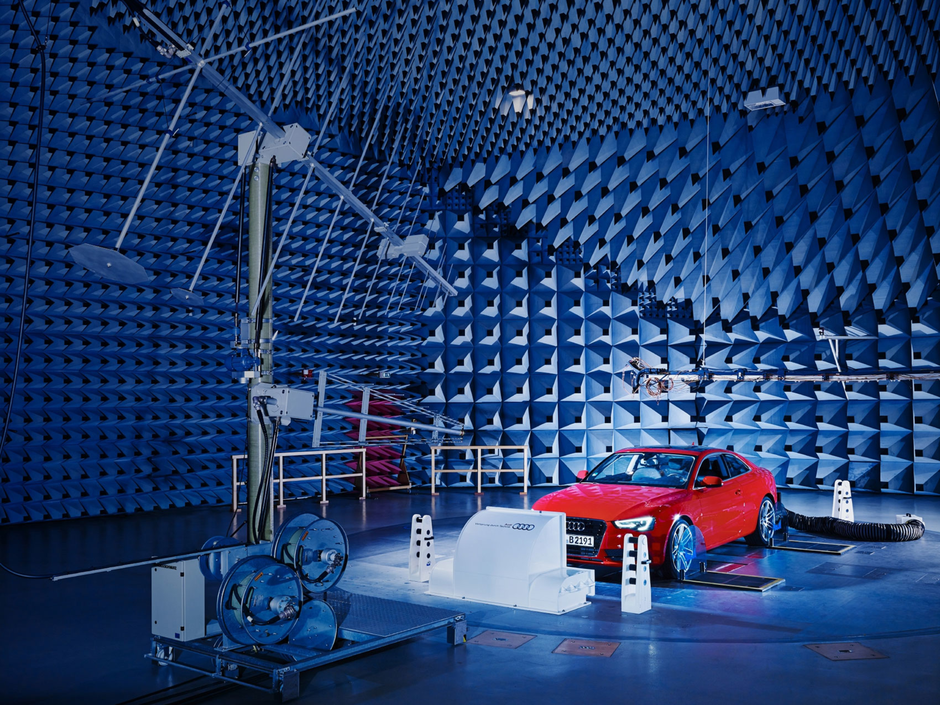 1610 Ee Cover Rs Emc Chamber High Res