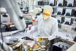 X Fab Dresden Cleanroom Operator Hr 300x200 X Fab Dresden Cleanroom Operator Hr 300x200