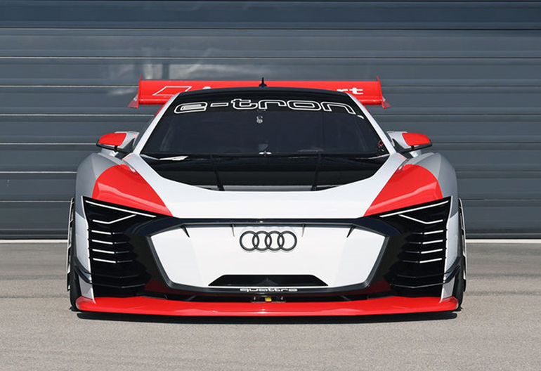 アート・デザイン・音楽 Audi e-tron GT Grand Touring in Japan アウディ e-tron GT」が日本初お披露目