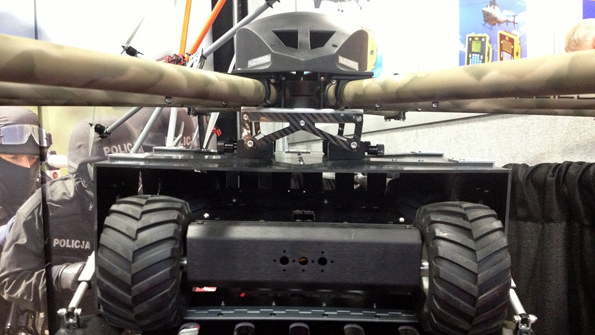 电子设计11161 Auvsi 2013年直升机促销