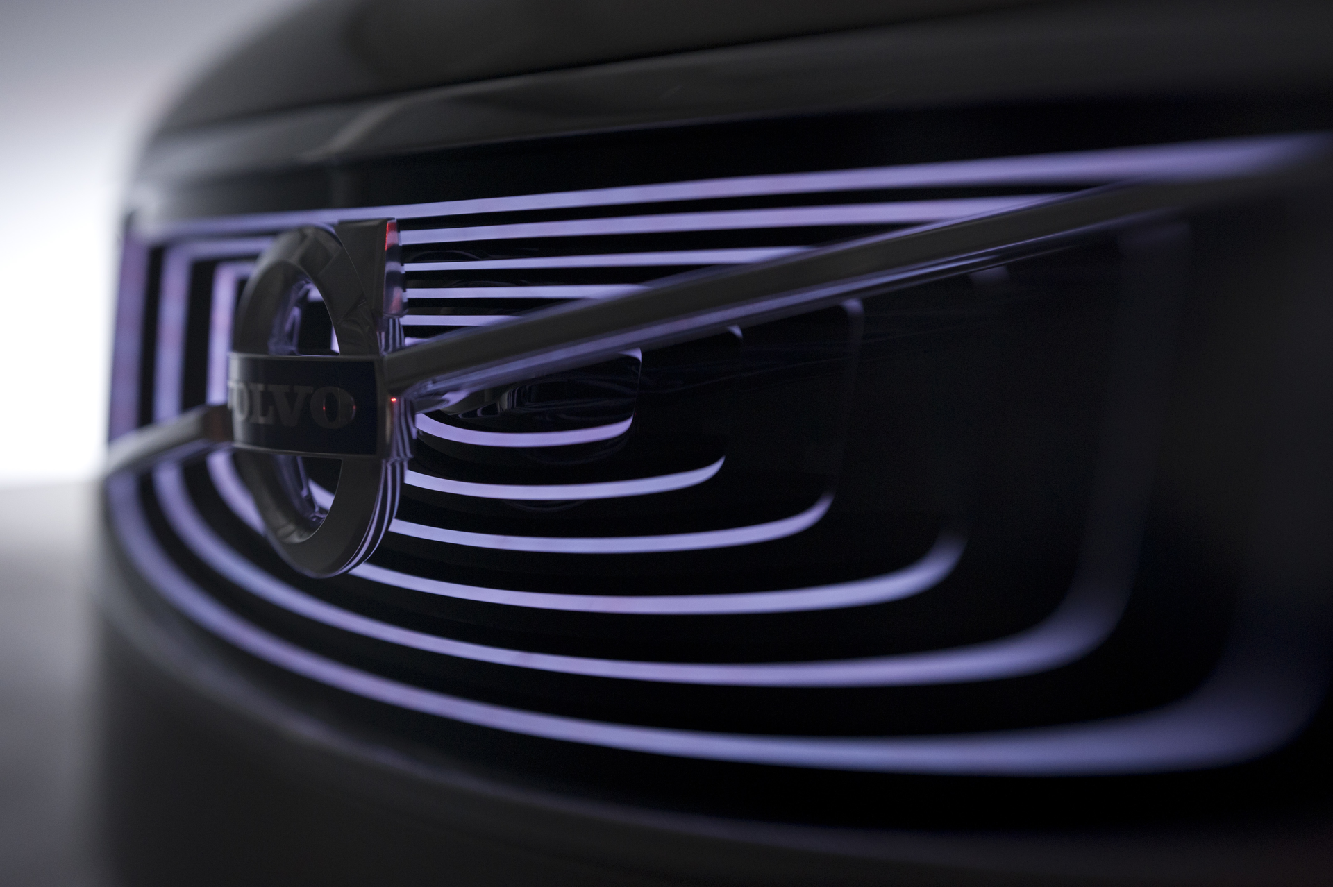 Futuristic_Volvo_Grill