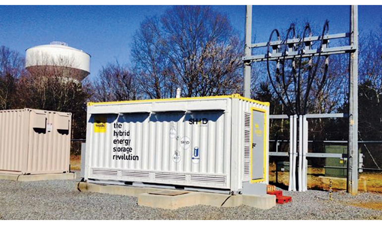 这种混合电池-超级电容储能系统被部署在北卡罗来纳州加斯顿县的一个配电站(杜克能源提供)。