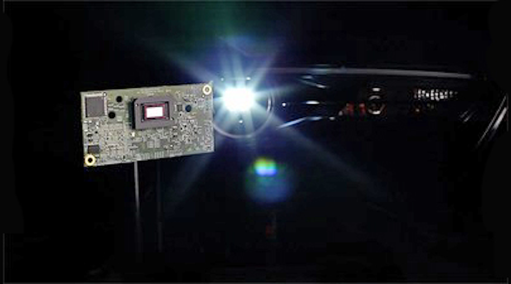 The DLP5531-Q1 DLP chipset from Texas Instruments uses a core array of MEMS-based micromirrors to dynamically steer auto headlights and so improve road visibility while reducing glare and unwanted reflections. 德州仪器公司(Texas Instruments)的DLP5531-Q1 DLP芯片组采用了一组基于mems的核心微镜,可以动态引导汽车前灯,从而提高道路能见度,同时减少眩光和不必要的反射。