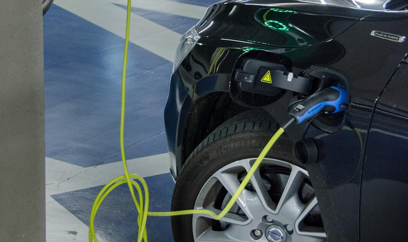 UK Taps Jaguar Land Rover to Head Up Battery Research Group