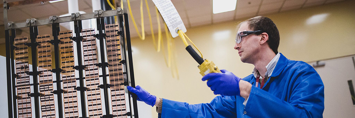 23527年Electronicdesign M0a7460