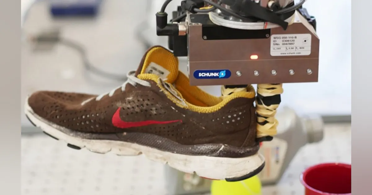 Advanced Computer Vision Lets Robot Pick Up Virtually Any Object ...