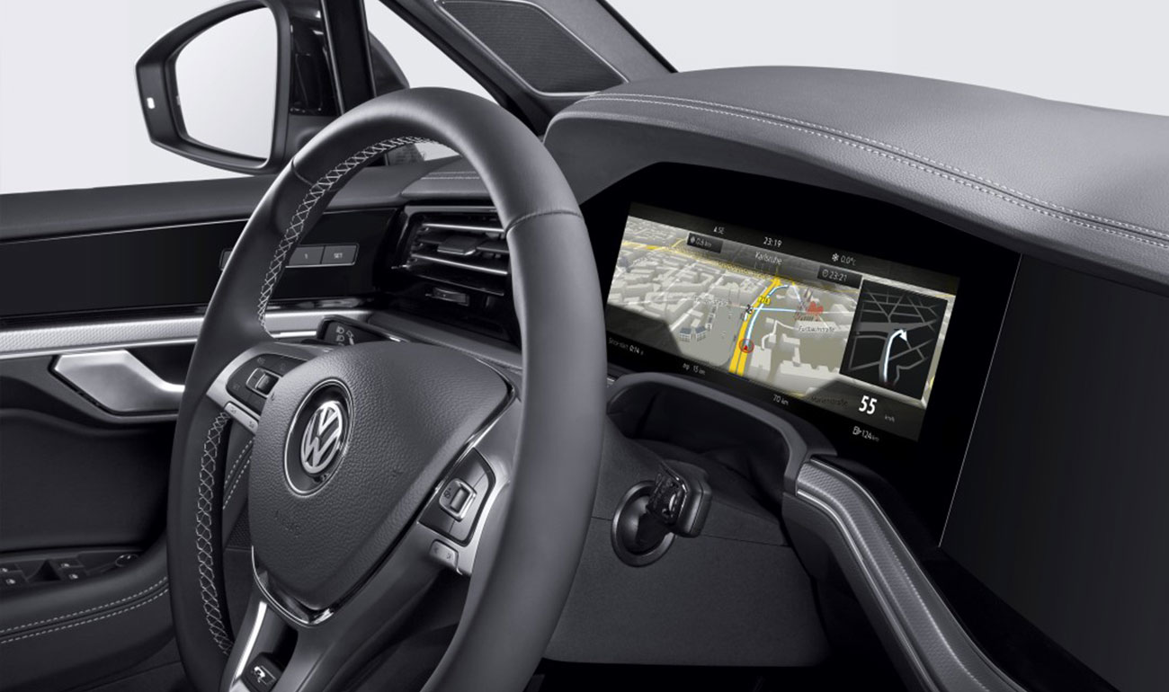 World&rsquo;s First Curved Instrument Cluster Hits the Road
