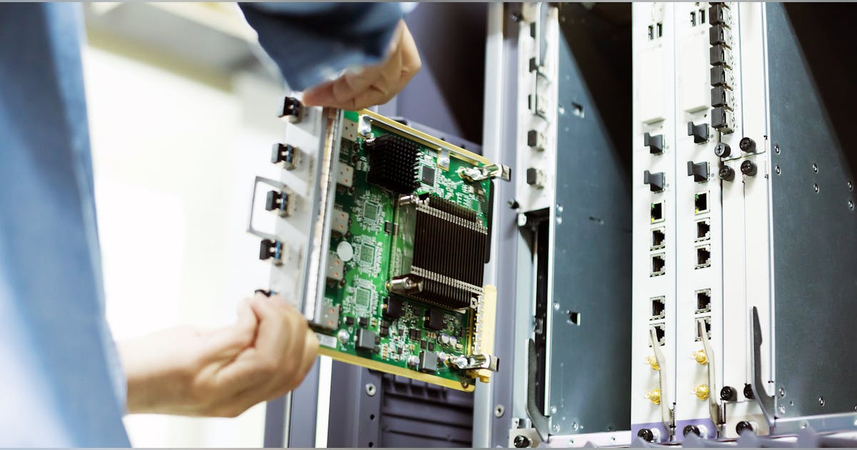 Intel Buoyed by Rebound in Demand for Server Chips | Electronic Design