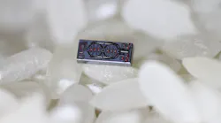 Silicon-Based Electro-Optical Gyroscope Overcomes SNR Deficiencies