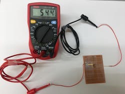 1. The humidity-driven Air-gen devices can power small devices when used in series/parallel combination. (Source: UMass Amherst/Yao and Lovley Labs) 1. The humidity-driven Air-gen devices can power small devices when used in series/parallel combination. (Source: UMass Amherst/Yao and Lovley Labs)