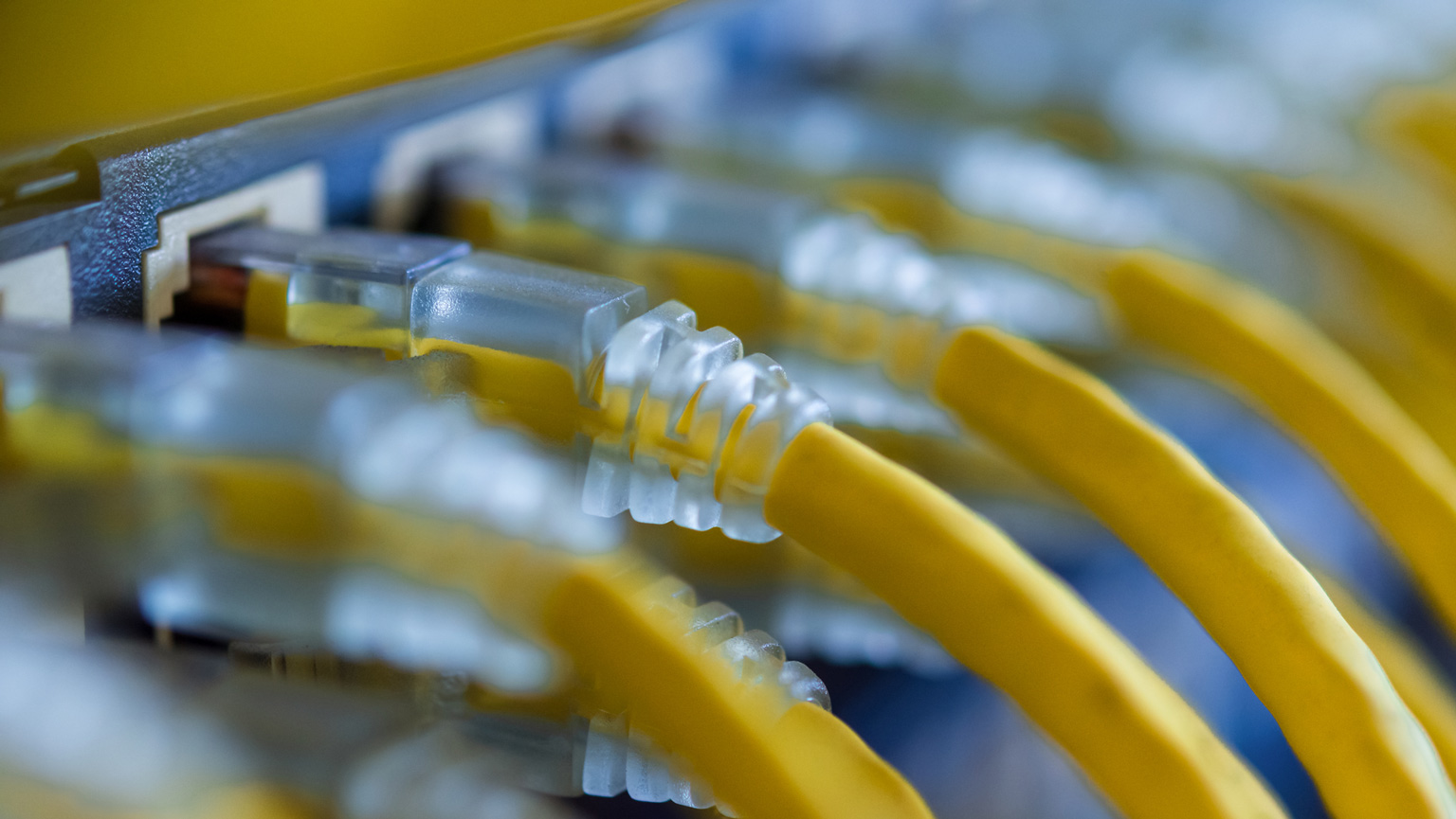 Cables Id 136288193 Yanawut Suntornkij Dreamstime com 5f1063d9edafb