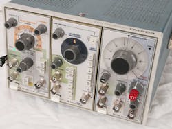 2. The modules, from left to right, are a PG502 pulse generator, an RG501 ramp generator, and an FG502 function generator. 2. The modules, from left to right, are a PG502 pulse generator, an RG501 ramp generator, and an FG502 function generator.