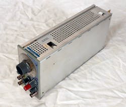 4. The Tek FG502 function generator module has snap-in aluminum covers for ease of servicing. 4. The Tek FG502 function generator module has snap-in aluminum covers for ease of servicing.