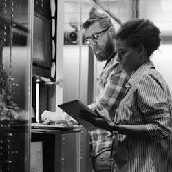 Mavenir Man Woman Server Room 5f196f3591b3c Mavenir Man Woman Server Room 5f196f3591b3c