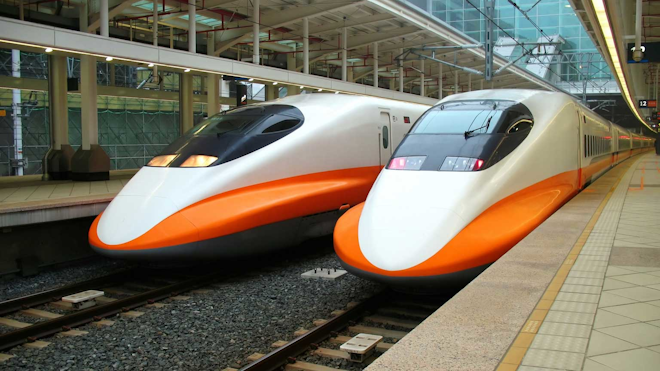 Train Yali Shi Dreamstime L 4449394