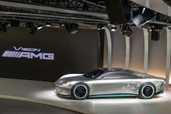 1. The rear and side windows of the Vision AMG have been painted the same silver color as the rest of the car. These windows are studded with small dots like the wrap covering the entire side of a metropolitan bus so that passengers can see through it.