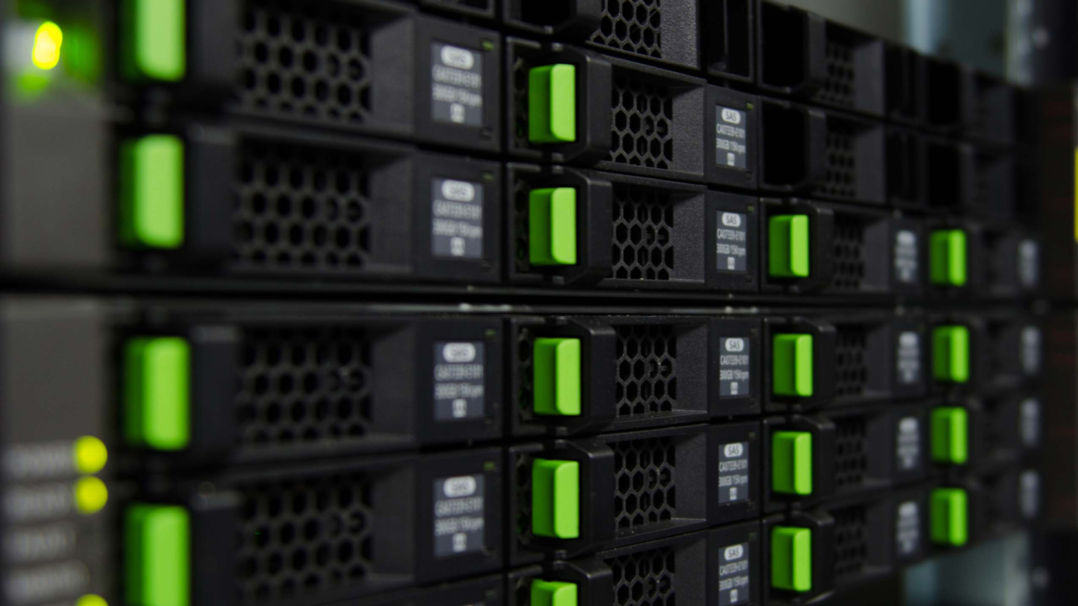 Data Center Dreamstime Titipong Jaiharn 40248463