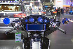 1. Features such as multifunction modules and controllers on the handlebar increase safety, comfort, and luxury. 1. Features such as multifunction modules and controllers on the handlebar increase safety, comfort, and luxury.