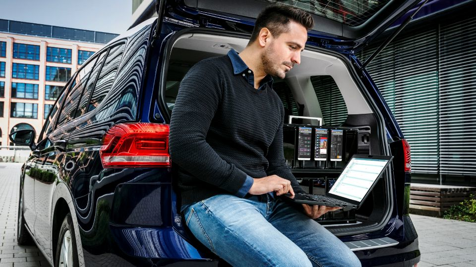 Scene Photo Rohde Schwarz 200 63048 960 540 2