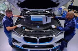 In BMW’s view, by 2027 or 2028, there will be a scarcity of raw materials needed to build EVs if the industry continues to ramp up production. That’s where hydrogen comes in. In BMW’s view, by 2027 or 2028, there will be a scarcity of raw materials needed to build EVs if the industry continues to ramp up production. That’s where hydrogen comes in.