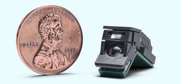 2. The tiny OQmented LBS display engine generates 2 to 3 million nits for bright projections even in direct sunlight.