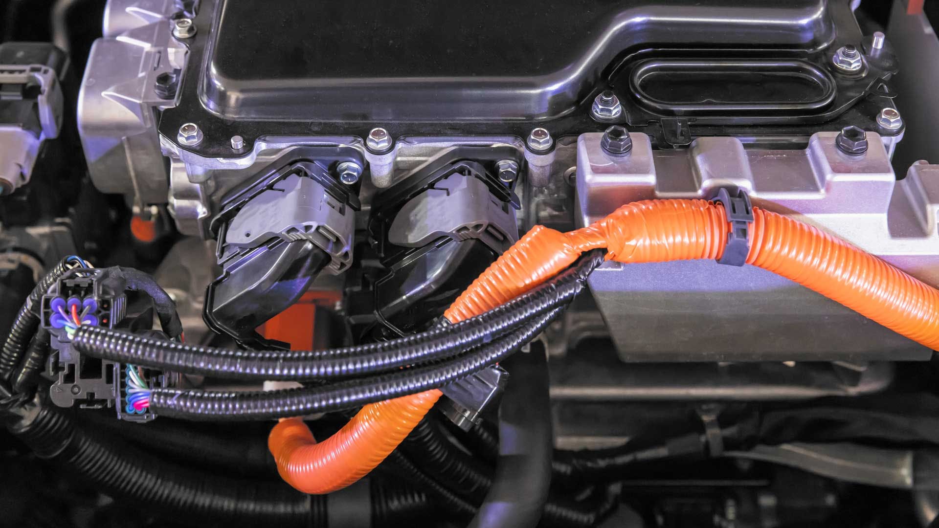 engine_dreamstime_toa555_262884347