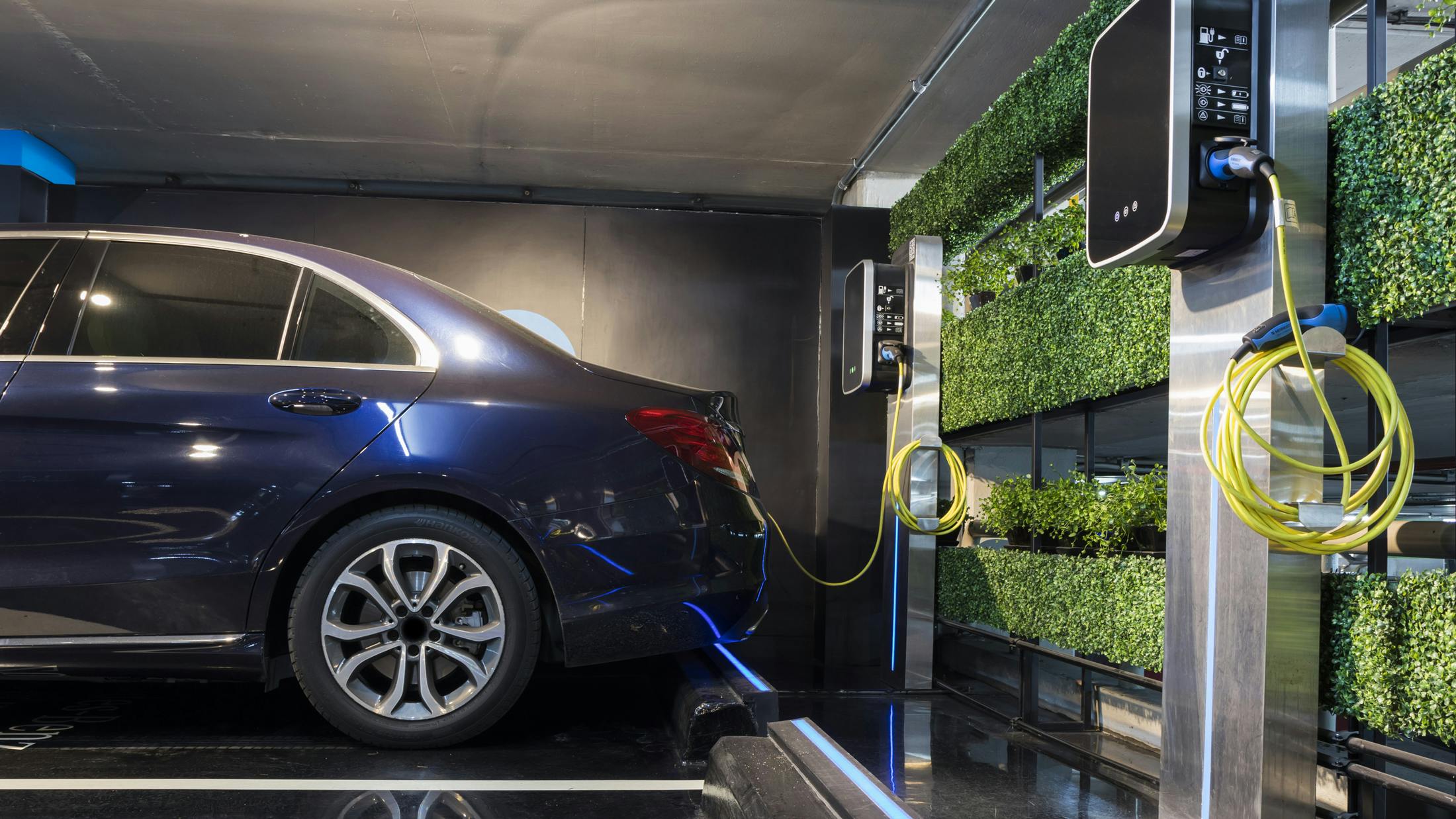 66228db12f5099001ea7b592 Carcharging Dreamstime Warutsintapanon 111244594