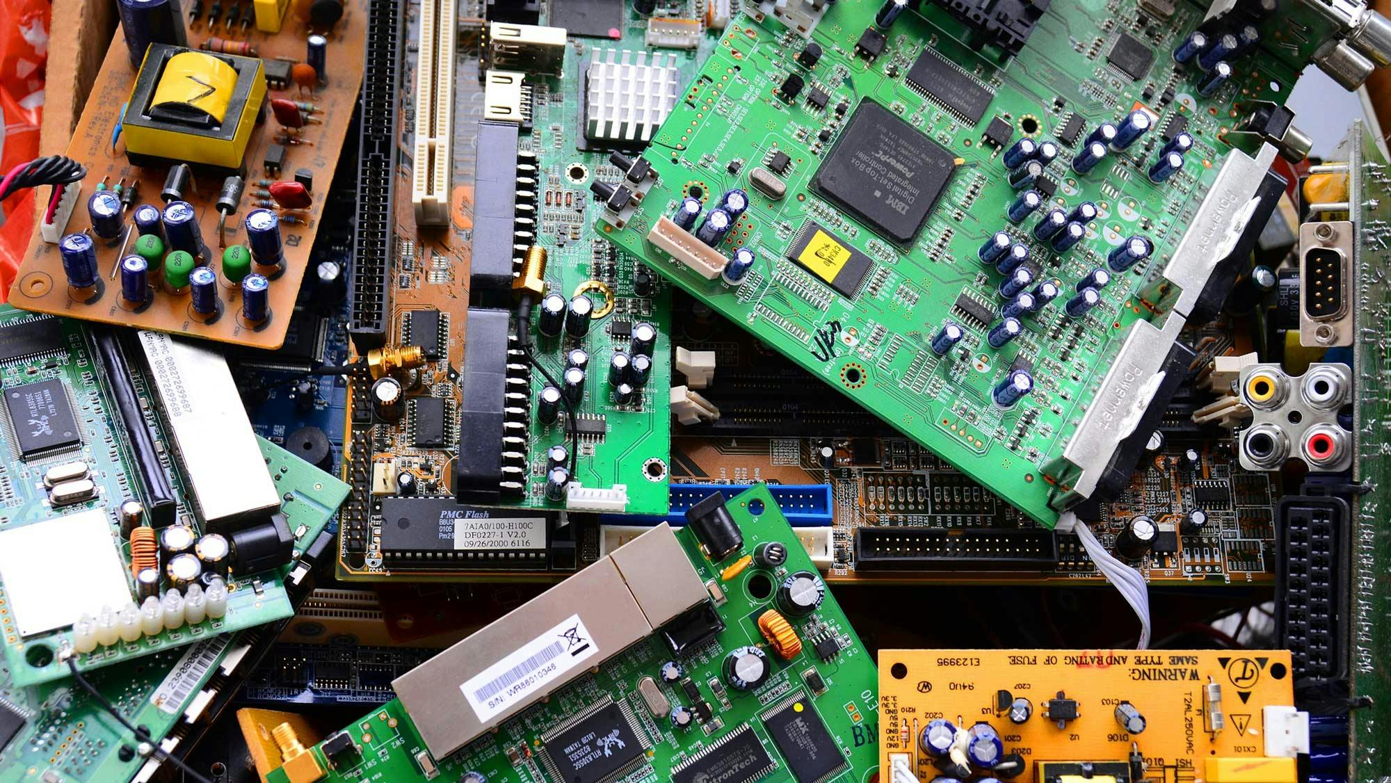 pcboards_dreamstime_bokstaz_76036740