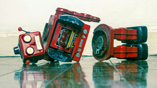 6716882494f3216ae48105a2 Robot Dreamstime Davinci 153429135