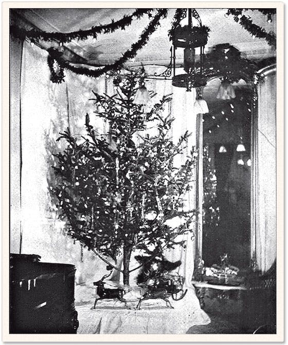 1. Johnson&rsquo;s Christmas tree lights were such a hit that by 1900, businesses began stringing up Christmas lights in their display windows. (Image credit: Courtesy of the Thomas Edison Museum (from 'The History of the Christmas Figural Light Bulb,' by Robert Iwamasa and Patrick Fay, 2006)