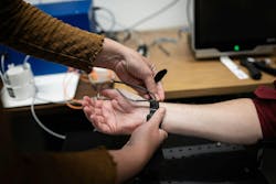 Blood pressure monitor uses light to track blood pressure Blood pressure monitor uses light to track blood pressure