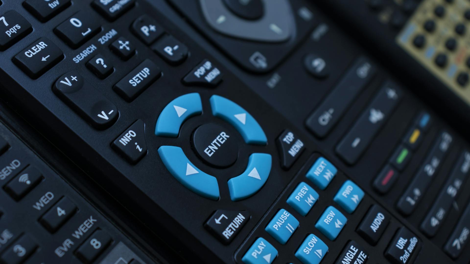 remotecontrol_dreamstime_l_135618208