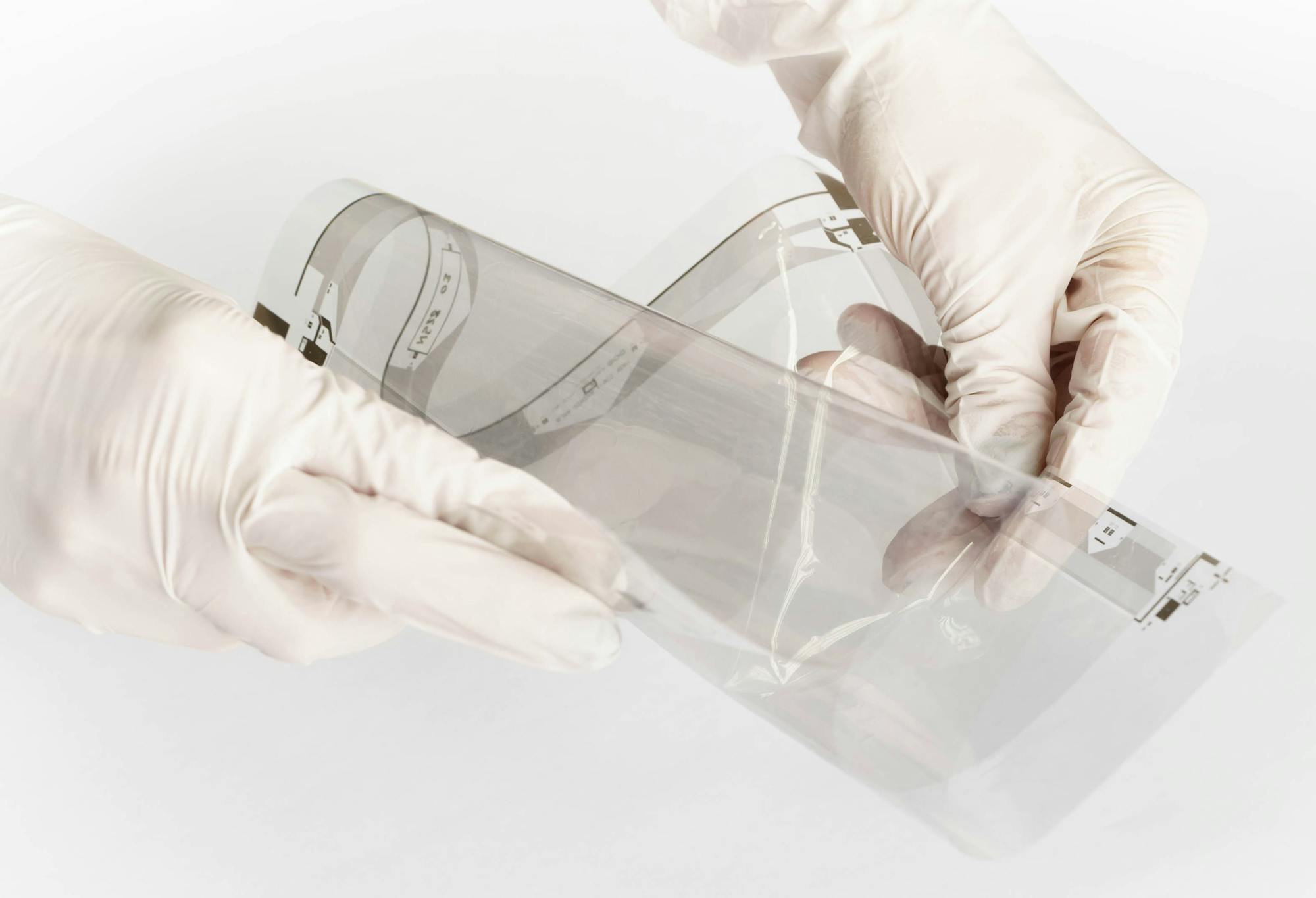 FlexEnable OTFT array on plastic can be bent to small radii