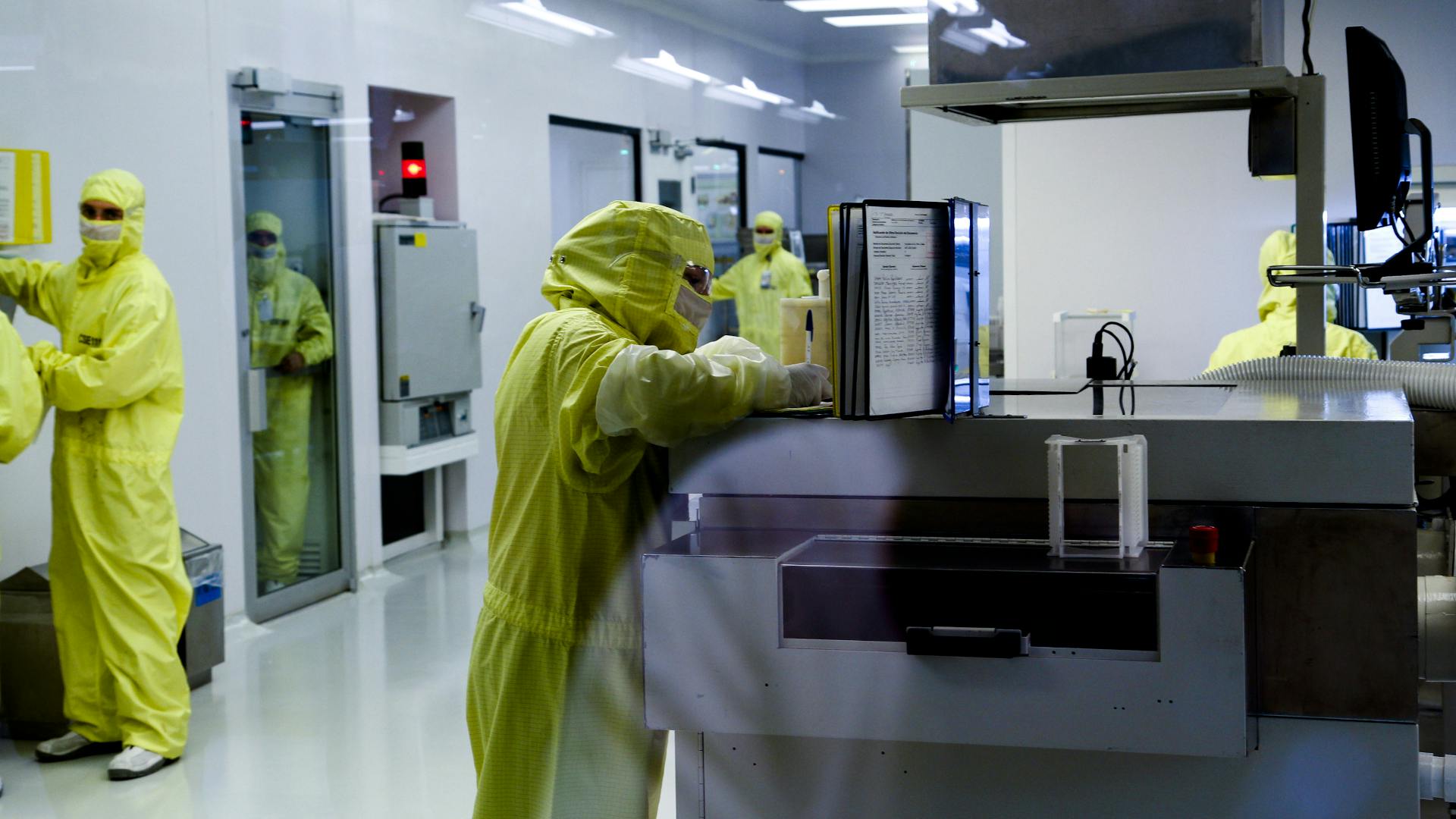 componentproduction_dreamstime_l_21544870