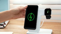 phone_charge_dreamstime_chernetskaya_172006624 phone_charge_dreamstime_chernetskaya_172006624