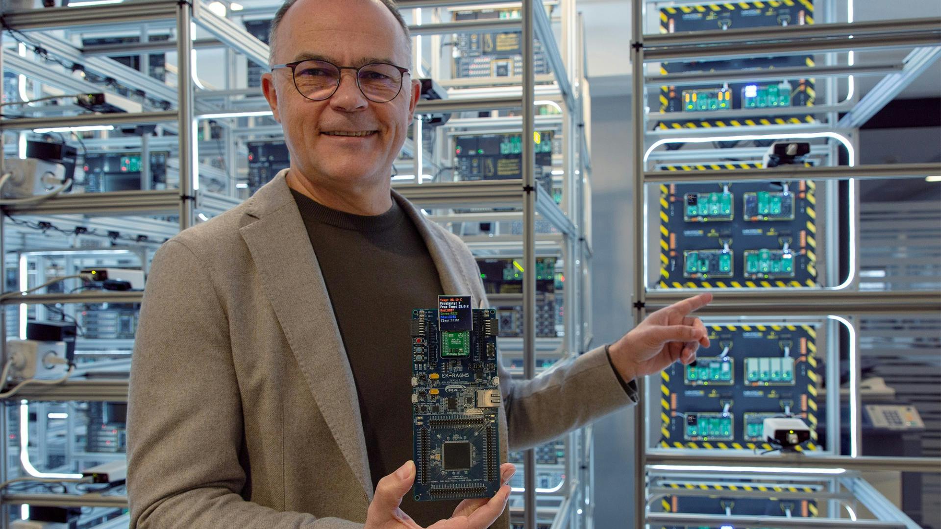 MIKROE signs multi-year MCU embedded development tool support deal with Renesas.