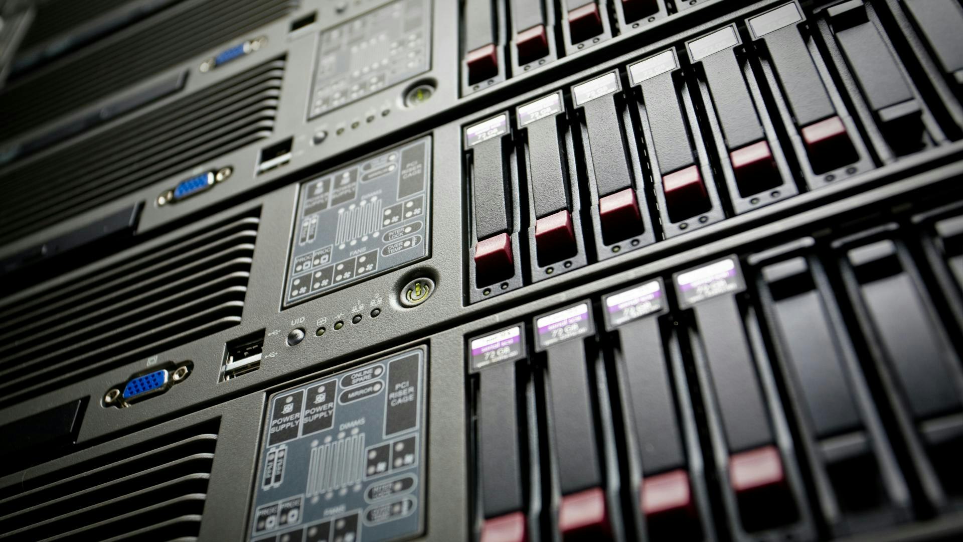 69825ec8f785f867f86de995 Servers Dreamstime L 7099360