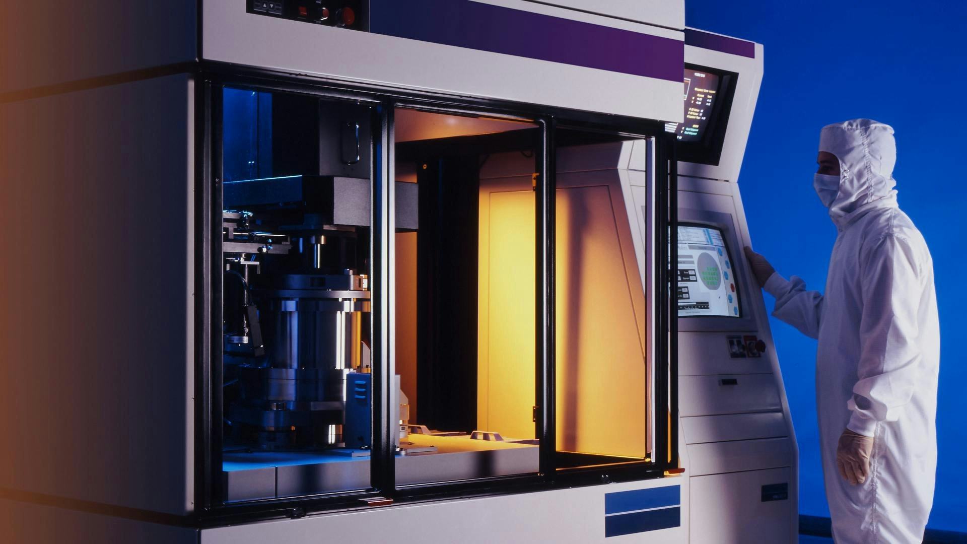 698def338417f932b093b926 Wafermachine Dreamstime L 8327789