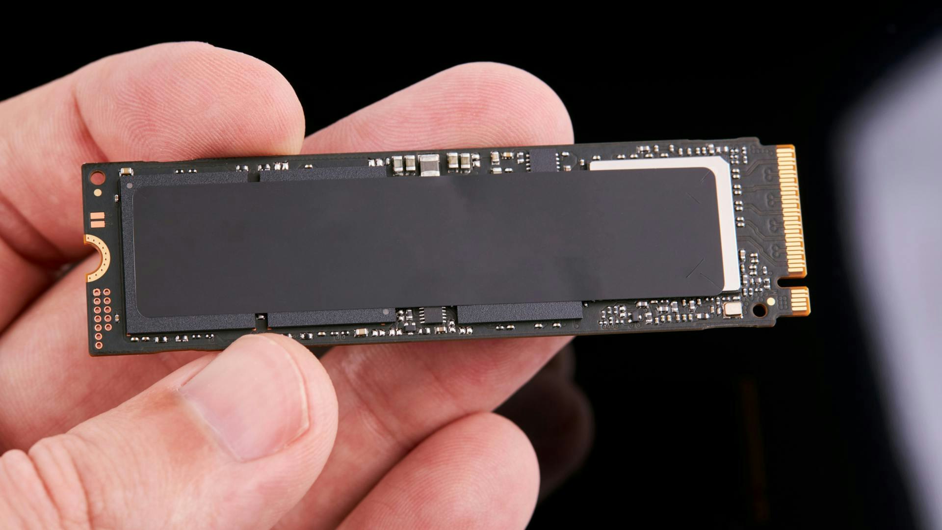 69a05f9db46228d7f9f1b664 Nand Ssd Dreamstime L 206269312