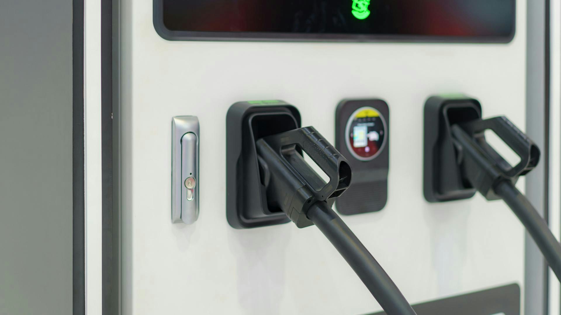 69a73acaceb9af6b26b8aa52 Evcharger Dreamstime L 302595833