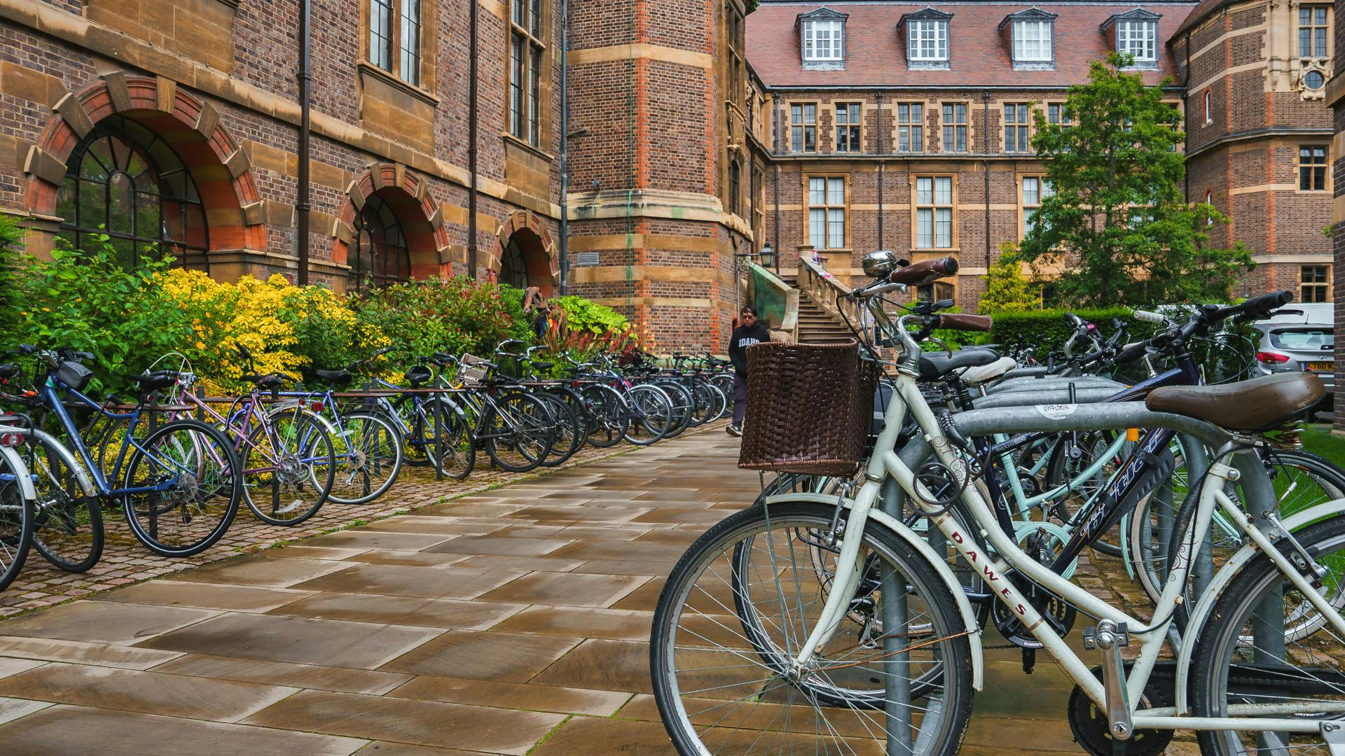 69b4142cc9c7ff4fcf5a8cb1 University Dreamstime L 328252413