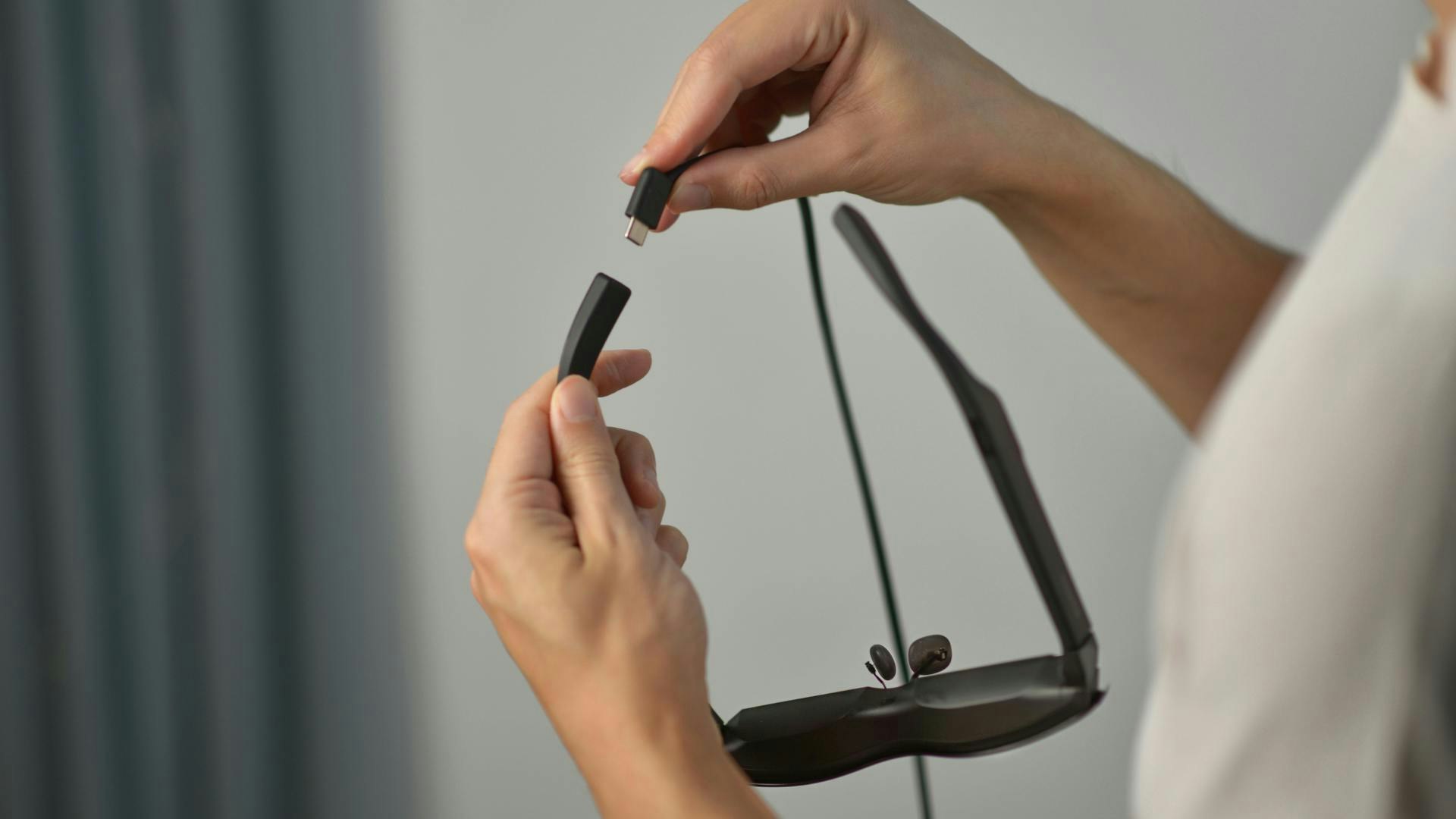 69b430486cb43bbc297c9a87 Smartglasses Dreamstime L 417518071