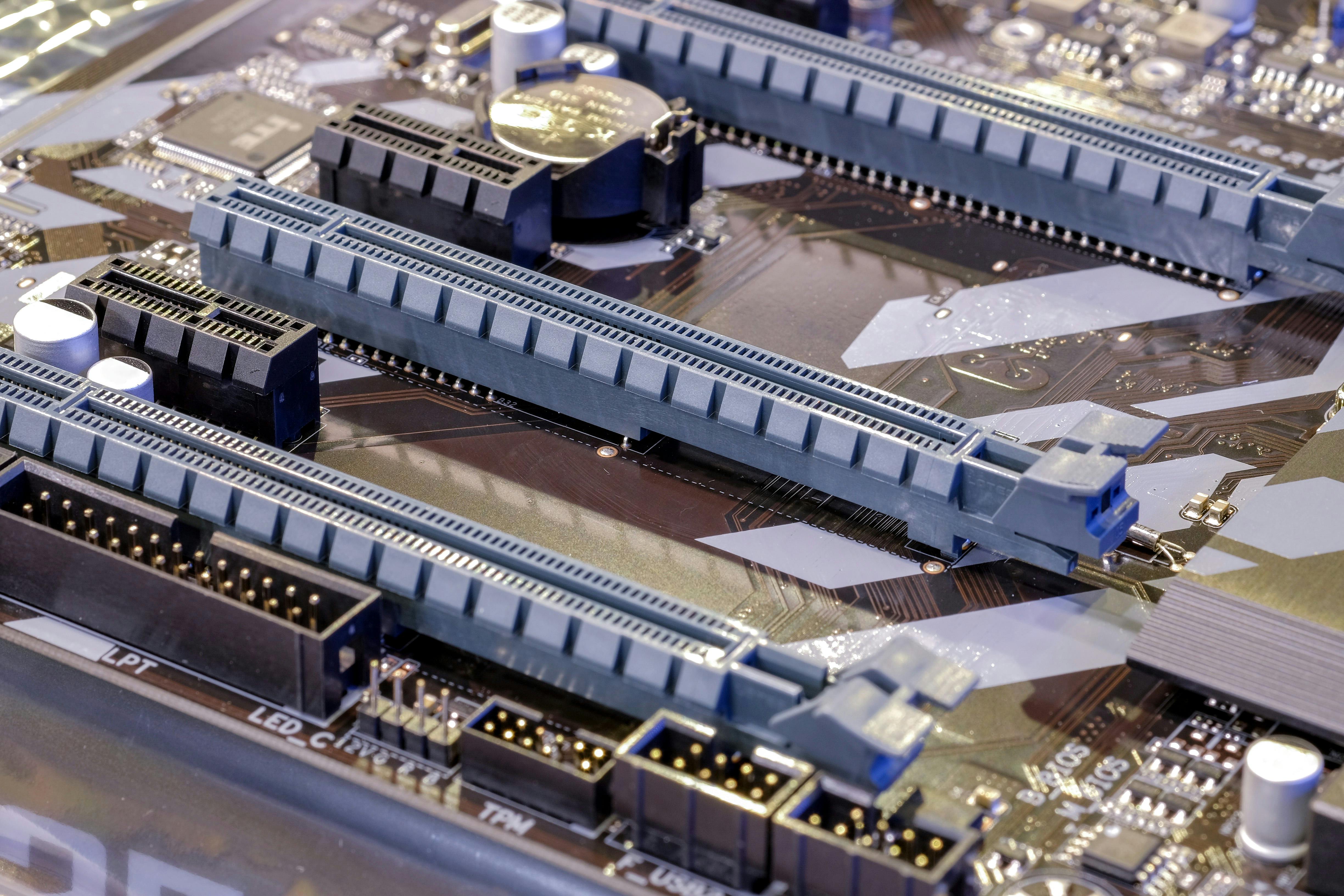 PCI Express connectors