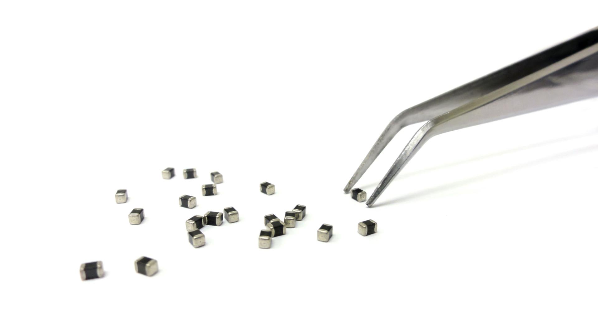 components_dreamstime_20083125
