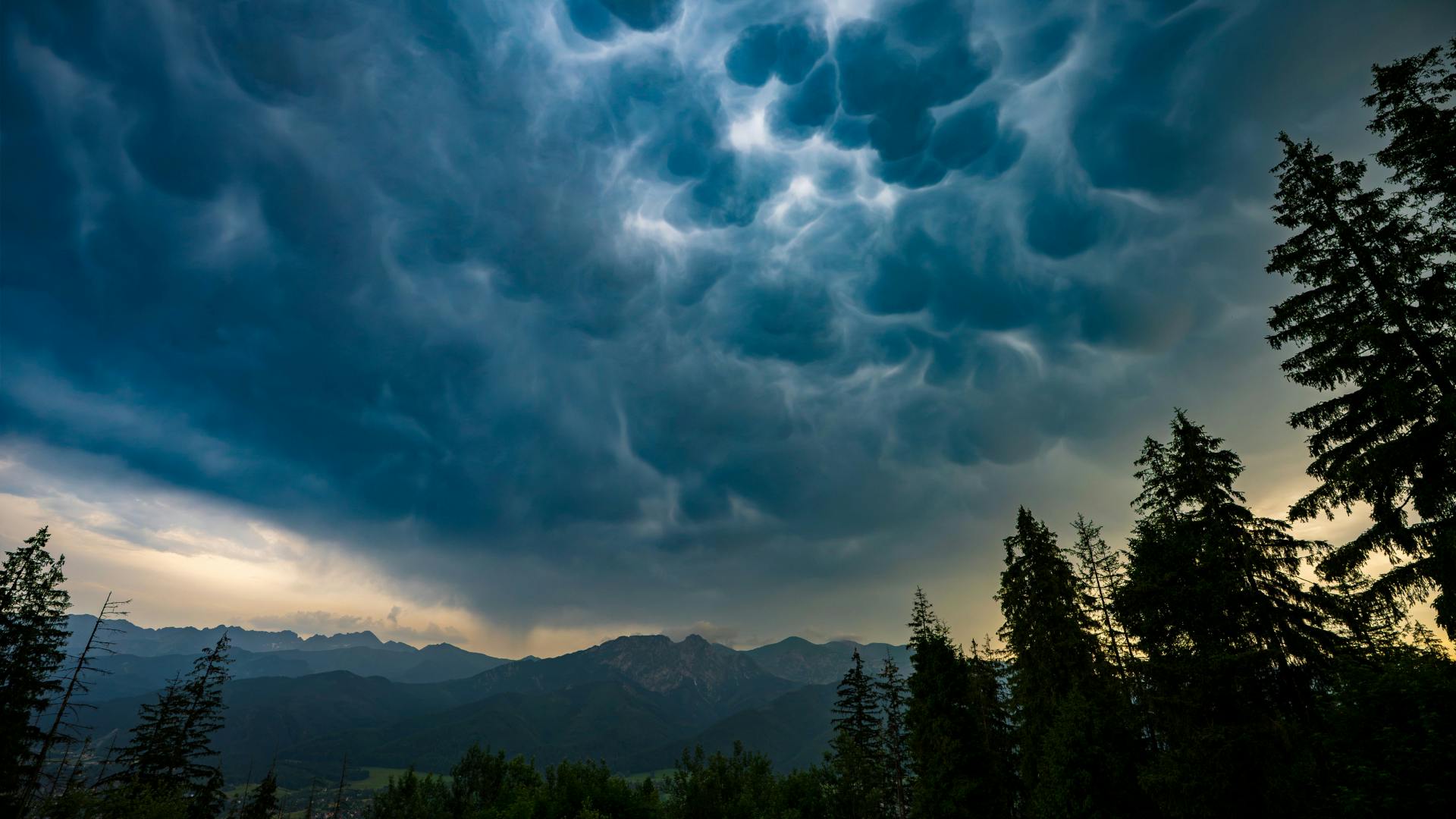 weather_dreamstime_468300631